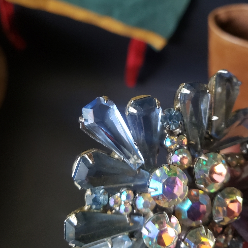 50s Rhinestone Crystal AB Brooch Pin Cluster Blue - Picture 8 of 11